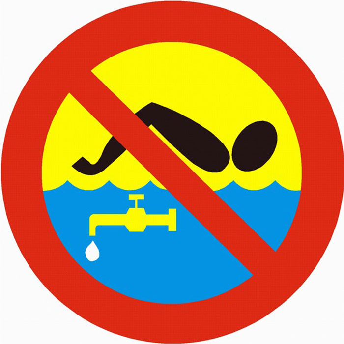 Znak zakazu "Kąpiel zabroniona - woda pitna"